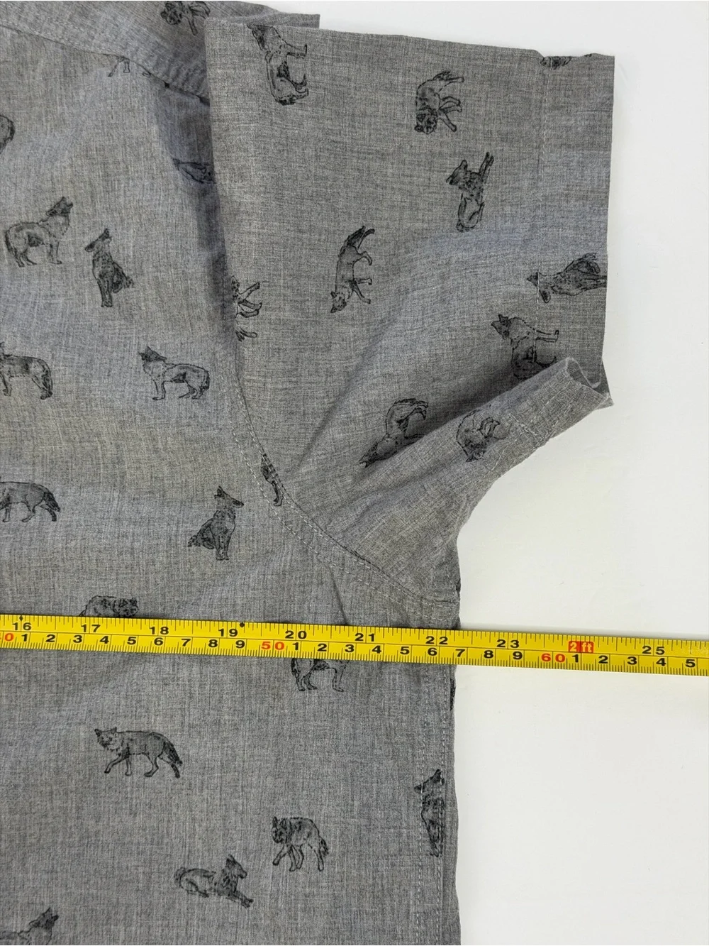 North Face Wolf Button Down Shirt 100% cotton - size Large